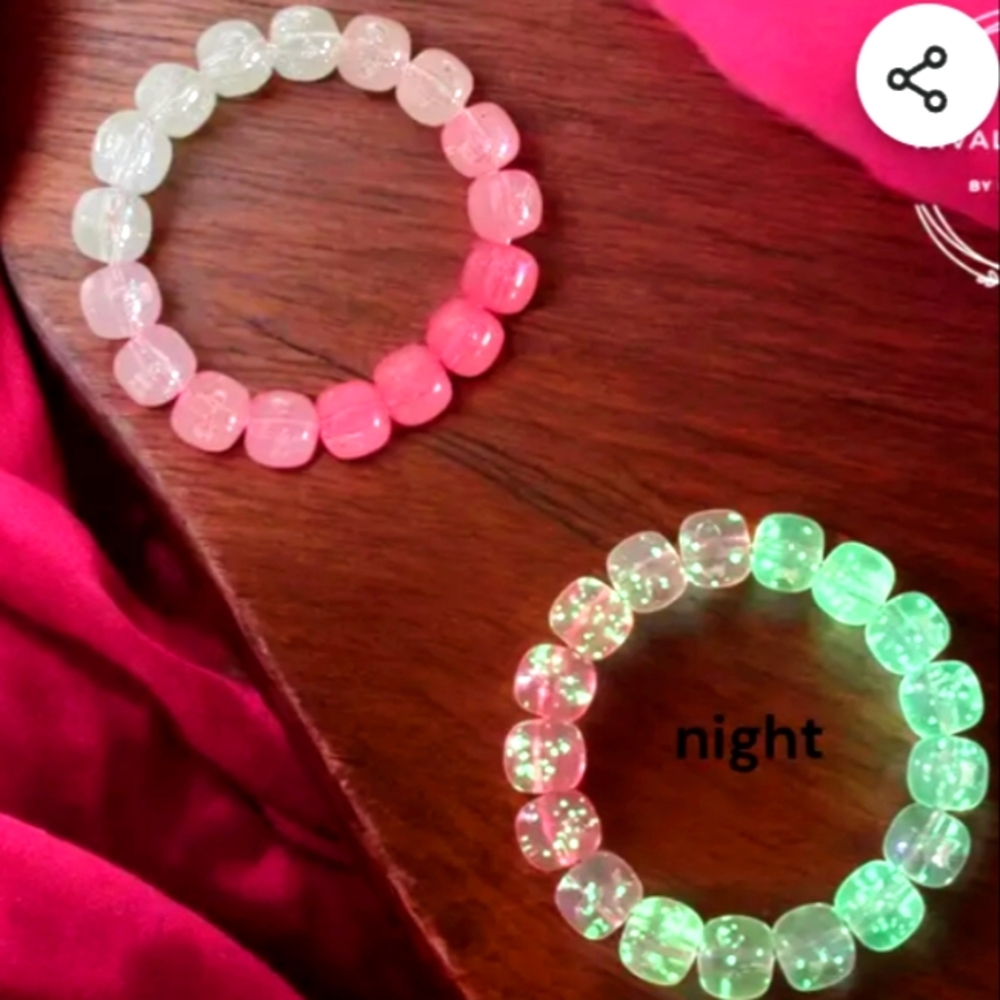 3@$21... Zipper Pulls, Glow Bracelets, Men's Shirts, Etc. ✨ Bundle 3/$21
